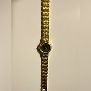 Vintage gold toned Geneva watch ( no battery)